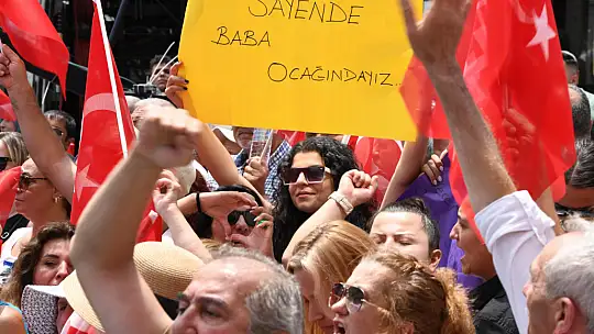 Özgür Özel: Ahmet Akın'ın Makam Kahvesini İçmeyi Çoktan Hak Ettik