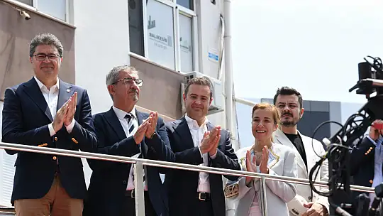 Özgür Özel: Ahmet Akın'ın Makam Kahvesini İçmeyi Çoktan Hak Ettik