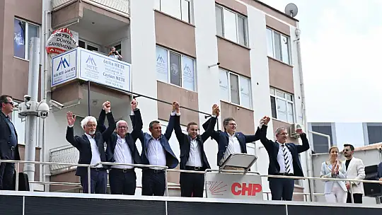 Özgür Özel: Ahmet Akın'ın Makam Kahvesini İçmeyi Çoktan Hak Ettik