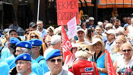 Özgür Özel: Ahmet Akın'ın Makam Kahvesini İçmeyi Çoktan Hak Ettik