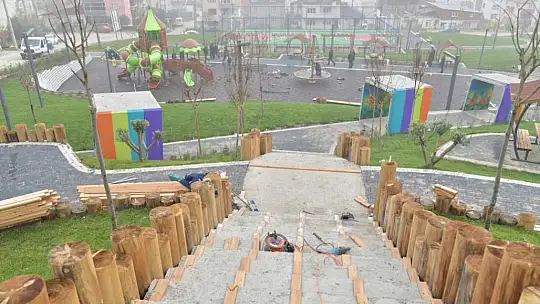 KARESİ'DE YENİ PARKLAR YAPILIYOR