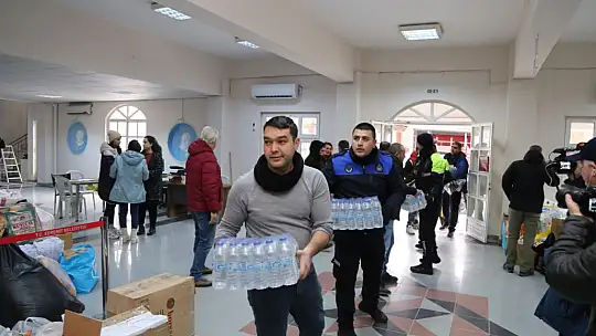 Edremit'ten Deprem Bölgesine Yardım Eli