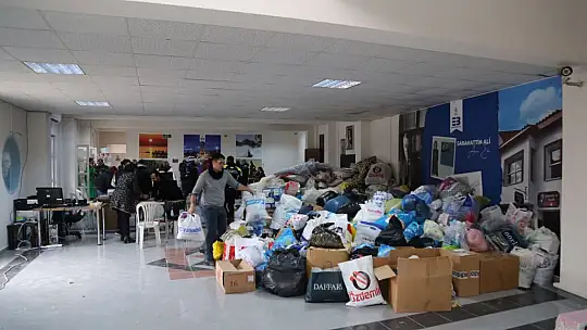 Edremit'ten Deprem Bölgesine Yardım Eli