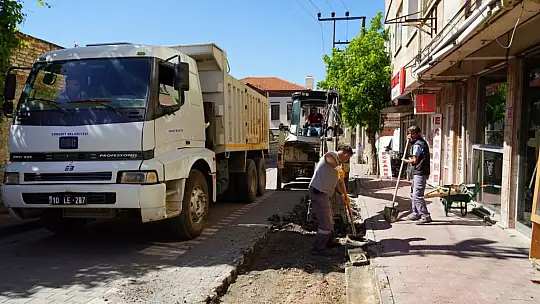 Edremit Belediyesi yol çalışmalarına hız verdi