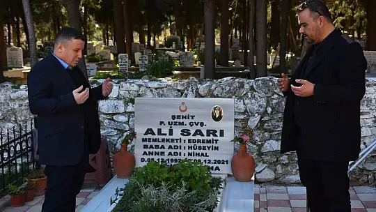 Edremit'te Şehitlerin Kabirleri Düzenlendi