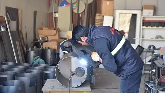 Karesi Belediyesi Depremzedeler İçin Soba Üretiyor