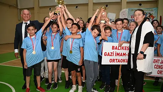 Karesi'de Çocuklar Unutulan Oyunları Öğreniyor