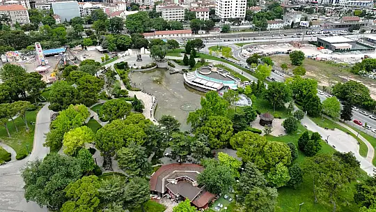 Atatürk Parkı göz kamaştırmaya devam ediyor