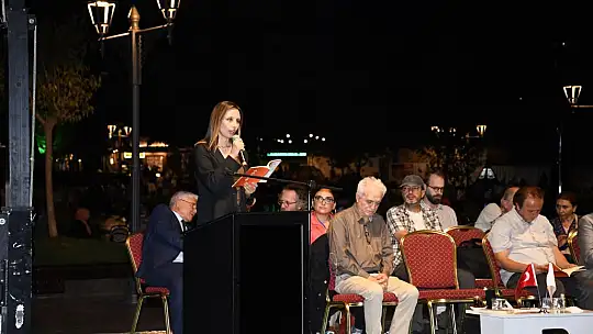 ŞİİRLER TARİHİ MEYDANDA DİLE GETİRİLDİ