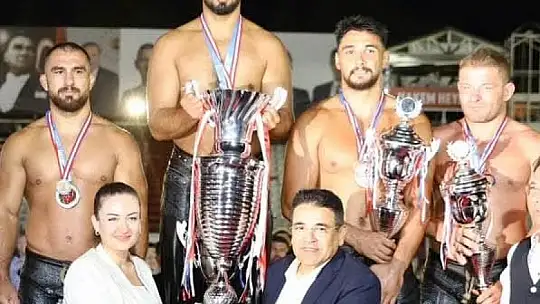 Tarihi Elmalı Güreşlerinde Balıkesir Rüzgârı