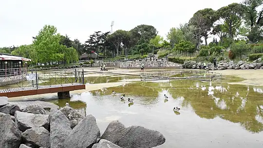 Atatürk Parkı göz kamaştırmaya devam ediyor