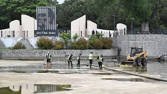 Atatürk Parkı göz kamaştırmaya devam ediyor