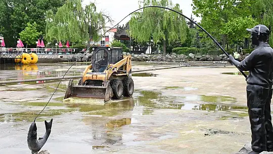 Atatürk Parkı göz kamaştırmaya devam ediyor