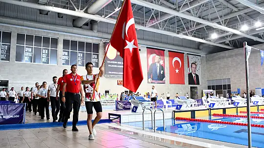 Balıkesir'de 15 Temmuz Kupası Yüzme Yarışları Başladı