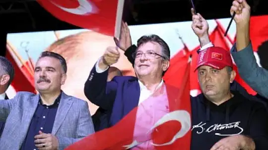 100. Yıl coşkusu fener alayı ile taçlandı