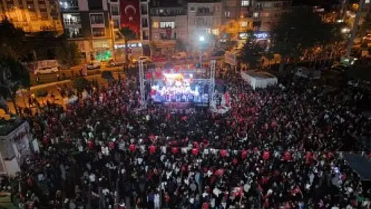 100. Yıl coşkusu fener alayı ile taçlandı