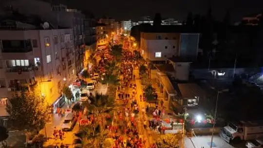 100. Yıl coşkusu fener alayı ile taçlandı