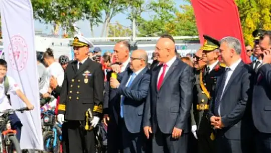 PEDALLAR CUMHURİYET İÇİN ÇEVRİLDİ.