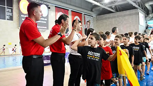 Balıkesir'de 15 Temmuz Kupası Yüzme Yarışları Başladı