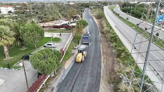 Burhaniye'de Yan Bağlantı Yolu Kullanıma Açıldı