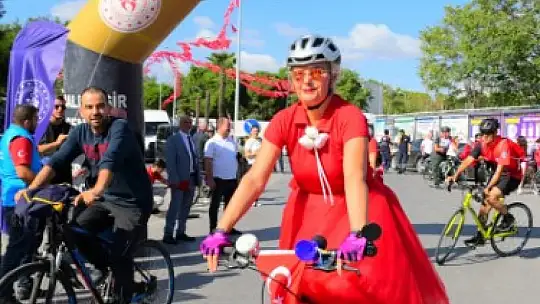 PEDALLAR CUMHURİYET İÇİN ÇEVRİLDİ.