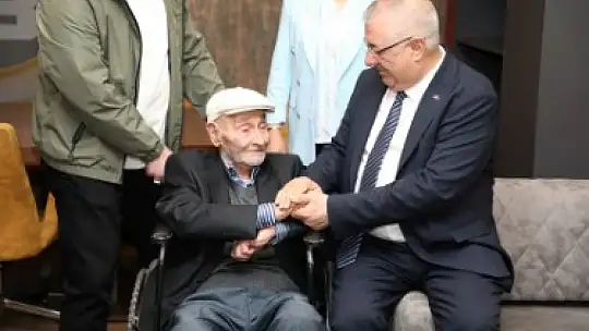 BAYRAMDA BAŞKAN ERTAŞ'A ZİYARETÇİ AKINI