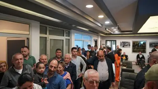 BAYRAMDA BAŞKAN ERTAŞ'A ZİYARETÇİ AKINI