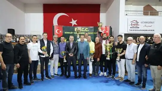 Dünyanın en büyük kanarya yarışması Edremit'te...