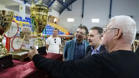 Dünyanın en büyük kanarya yarışması Edremit'te...