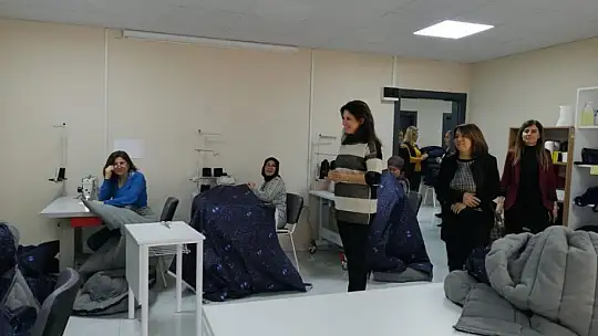 Vali Şıldak'ın Eşinden Depremzedelere Yakın İlgi