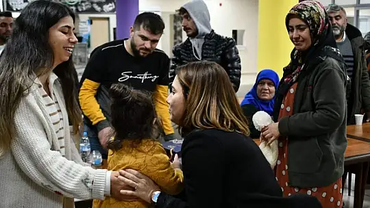 Vali Şıldak'ın Eşinden Depremzedelere Yakın İlgi