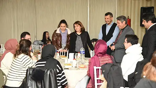 Vali Şıldak'ın Eşinden Depremzedelere Yakın İlgi