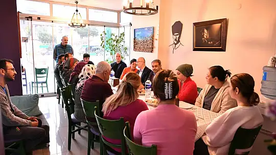 Vali Şıldak, afetzedeleri dinledi, sorunlarıyla yakından ilgilendi.