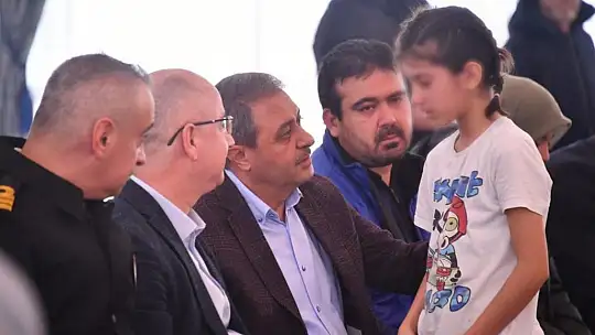 Vali Şıldak, afetzedeleri dinledi, sorunlarıyla yakından ilgilendi.