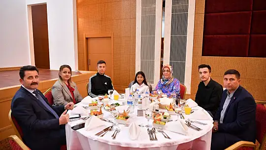 Edremit'te Şehit Aileleri Ve Gazilere İftar Verildi