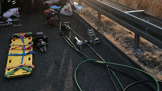 Minibüs Kamyona Arkadan Çarptı...