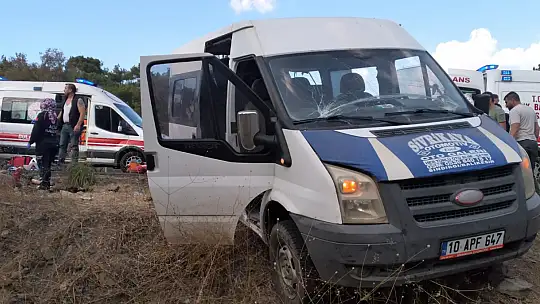 İşçi Minibüsüne Arkadan Çarpma Sonucu Oluşan Kazada 15 ZEYTİN İŞÇİSİ YARALANDI...