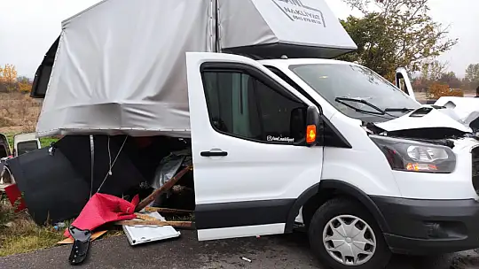 Çalıntı Araçla Kaza Yaptı Sıkışarak Yaralandı
