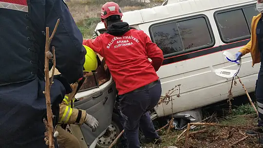 Çalıntı Araçla Kaza Yaptı Sıkışarak Yaralandı