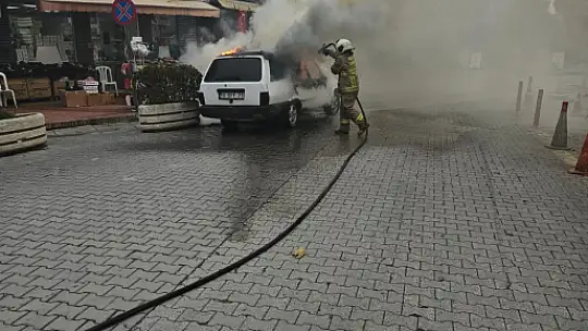 Burhaniye'de Araç Yangınına İtfaiyeden Anında Müdahale