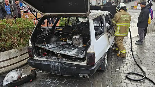 Burhaniye'de Araç Yangınına İtfaiyeden Anında Müdahale
