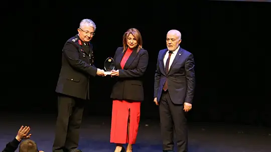 Balıkesir'de 'Hasan Basri Çantay Gazetecilik Ödülleri' Dağıtıldı