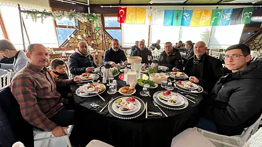 Anahtar Parti Karesi İlçe Başkanlığı hafta sonu kahvaltıda buluştu.