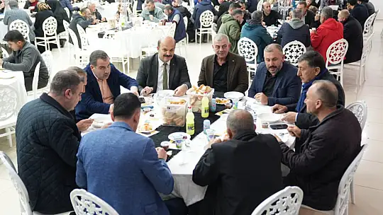 İVRİNDİ DE HASAN ÇETİN'İ KUCAKLADI