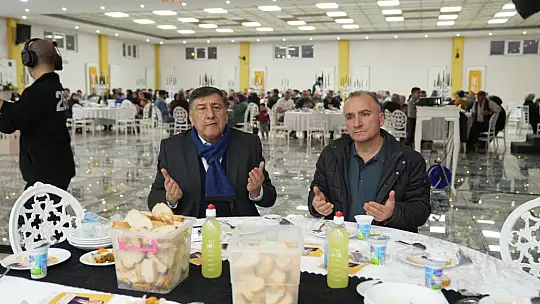 İVRİNDİ DE HASAN ÇETİN'İ KUCAKLADI