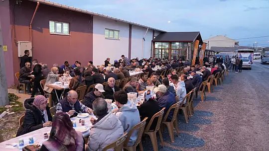 İVRİNDİ DE HASAN ÇETİN'İ KUCAKLADI