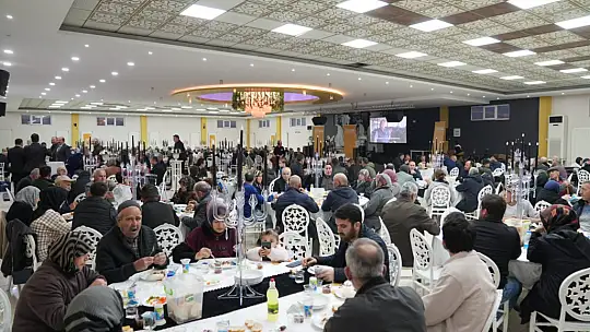 İVRİNDİ DE HASAN ÇETİN'İ KUCAKLADI