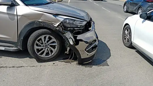 GÜRE'DE 2 ARAÇ KAZA YAPTI 3 KİŞİ YARALANDI