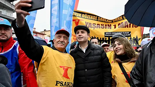 Başkan Akın 1 Mayıs'ı emekçilerle birlikte kutladı