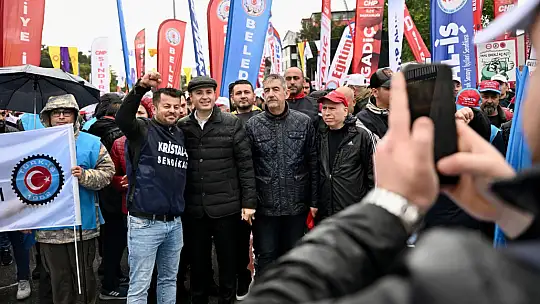 Başkan Akın 1 Mayıs'ı emekçilerle birlikte kutladı